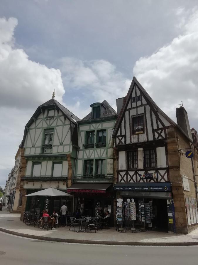 Charmant Appartement Plein Centre Auray Bagian luar foto