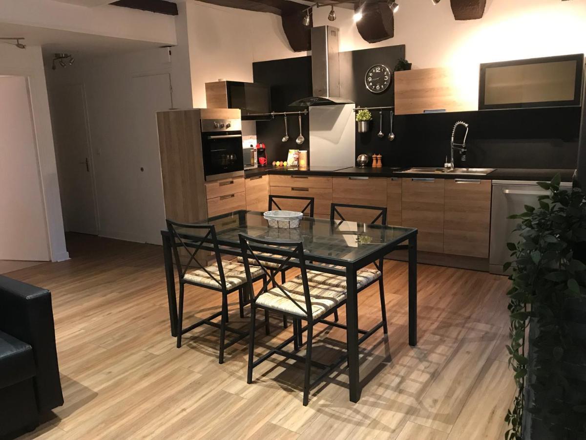 Charmant Appartement Plein Centre Auray Bagian luar foto